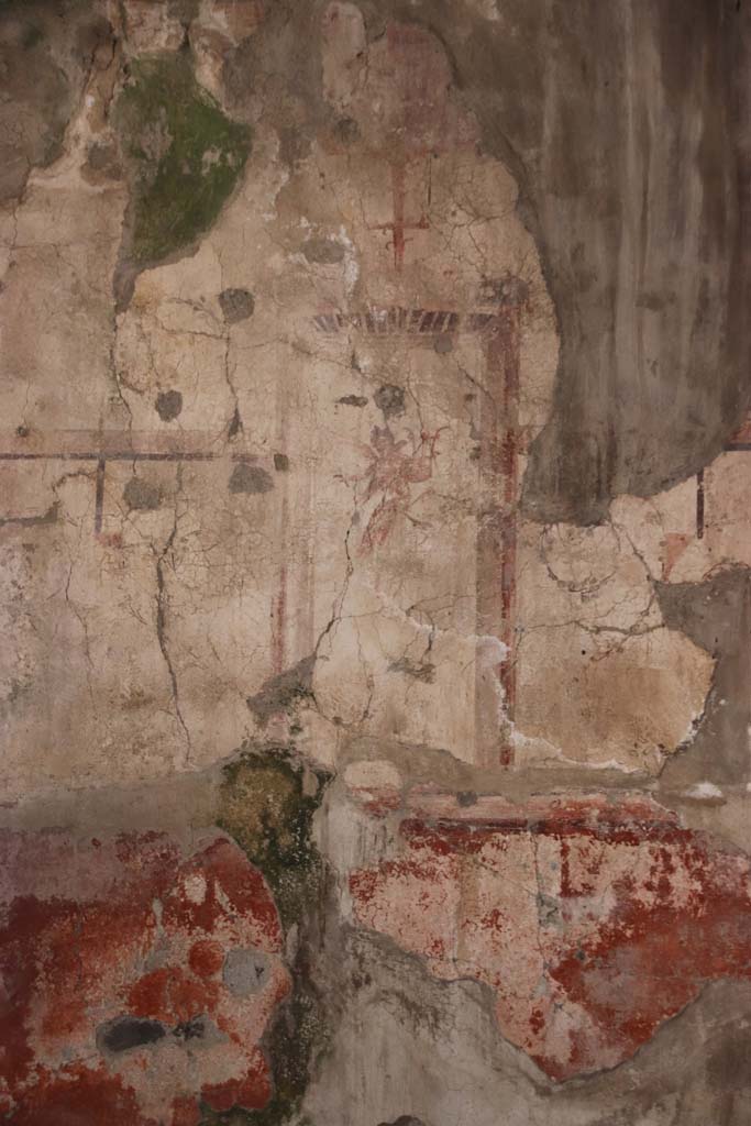 IV.11, Herculaneum, September 2021.
Detail of painted decoration from north end of east wall of triclinium/oecus. Photo courtesy of Klaus Heese.